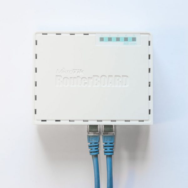 MIKROTIK- ROUTERBOARD RB 750GR3 HEX 880MHZ 256MB L4 - Imagen 2